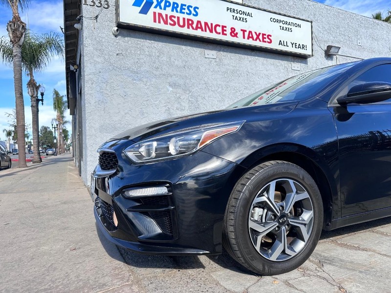 Kia Forte Vehicle Full-screen Gallery Image 8