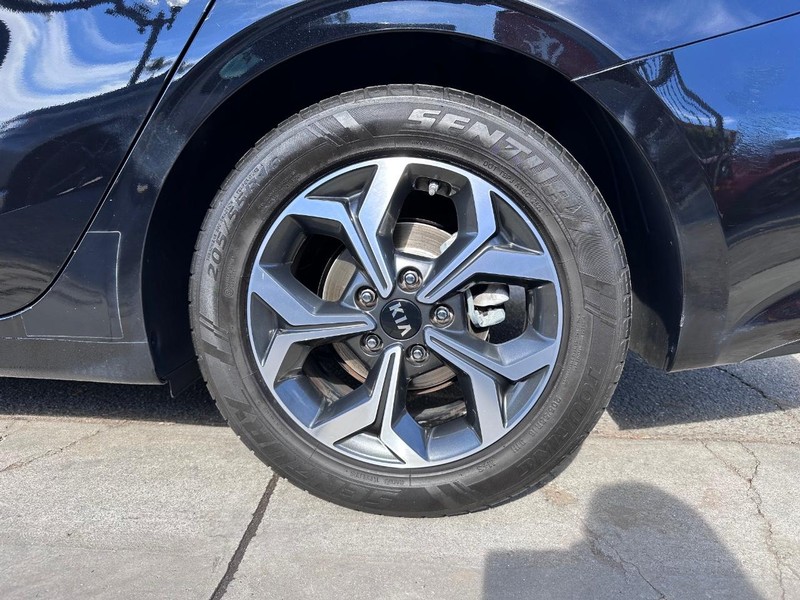 Kia Forte Vehicle Full-screen Gallery Image 11