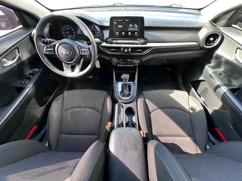 Kia Forte Vehicle Full-screen Gallery Image 15