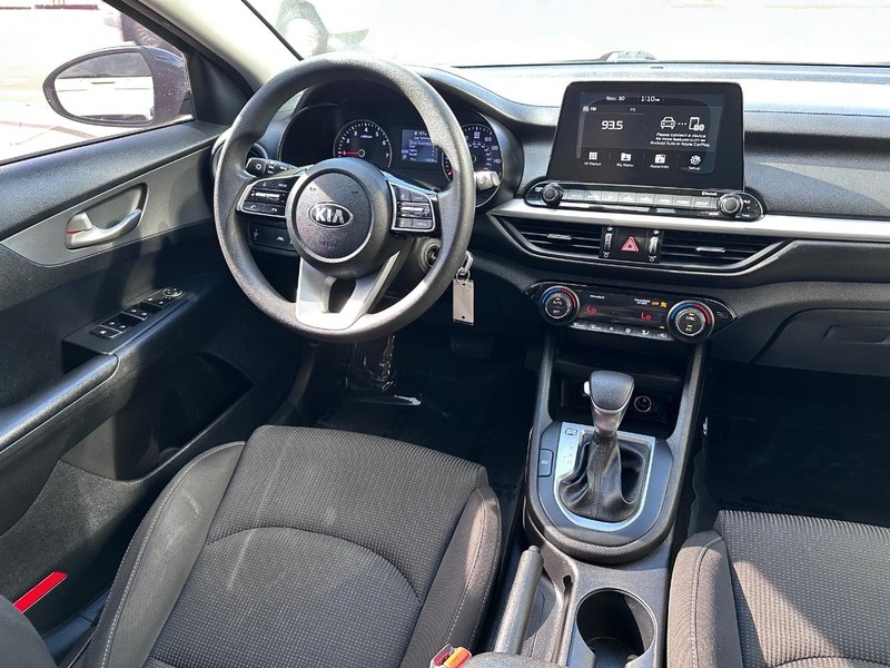 Kia Forte Vehicle Full-screen Gallery Image 16