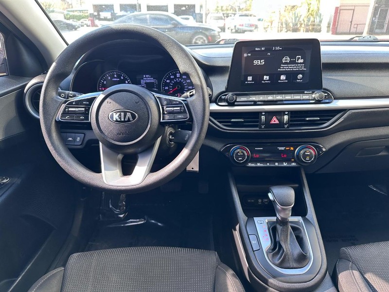 Kia Forte Vehicle Full-screen Gallery Image 18