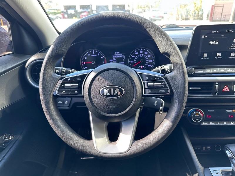 Kia Forte Vehicle Full-screen Gallery Image 19