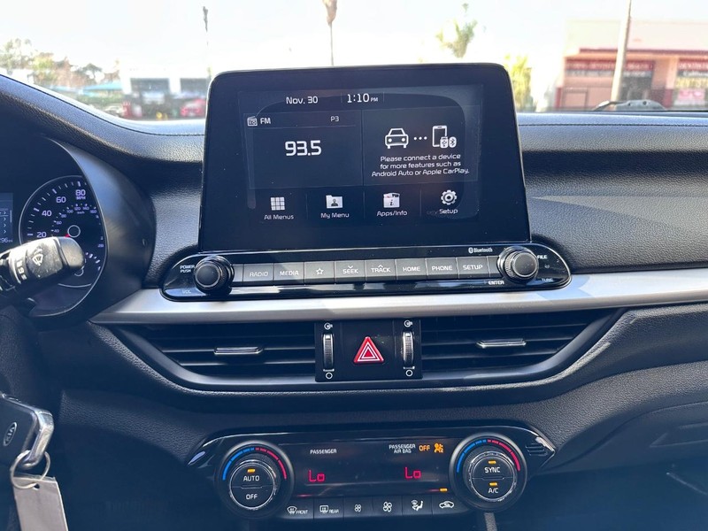 Kia Forte Vehicle Full-screen Gallery Image 20