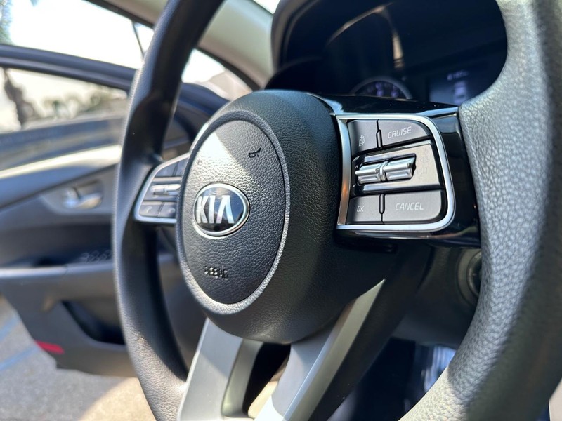 Kia Forte Vehicle Full-screen Gallery Image 26
