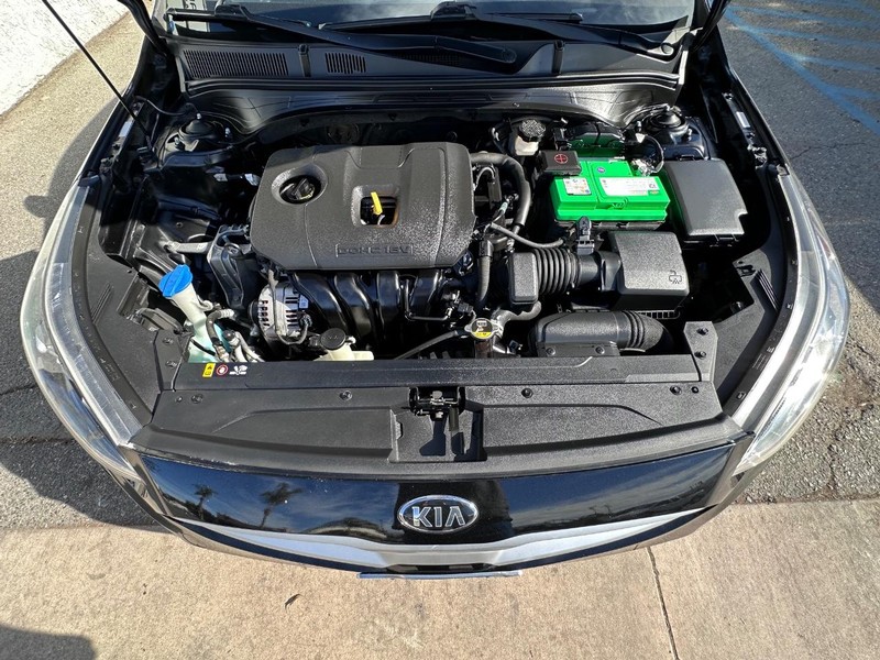 Kia Forte Vehicle Full-screen Gallery Image 28