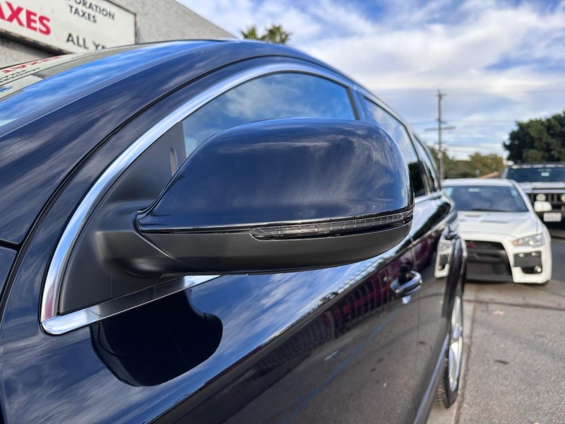Audi Q7 Vehicle Full-screen Gallery Image 15
