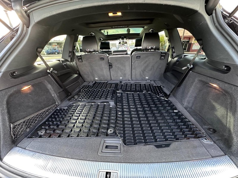 Audi Q7 Vehicle Full-screen Gallery Image 19