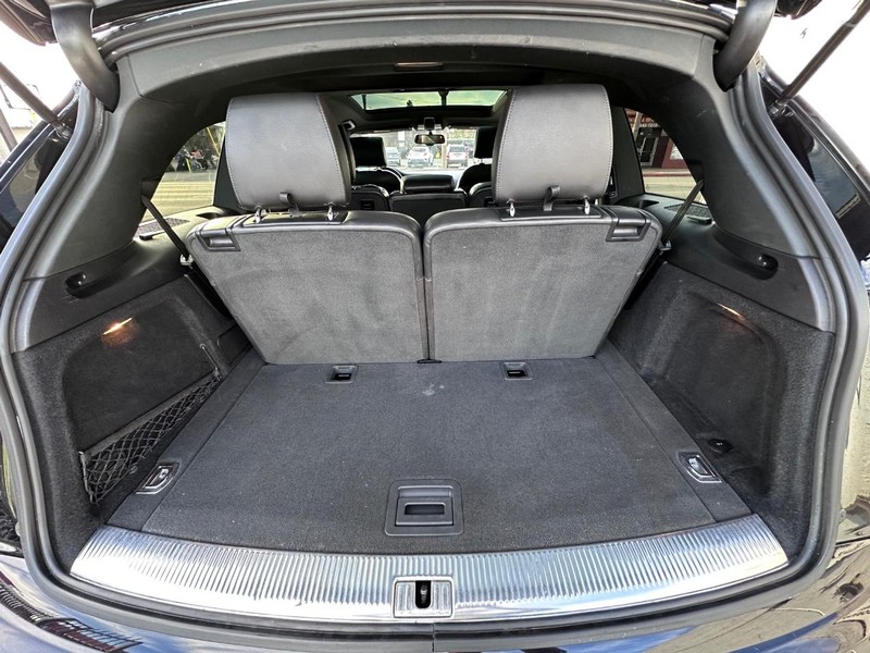 Audi Q7 Vehicle Full-screen Gallery Image 20