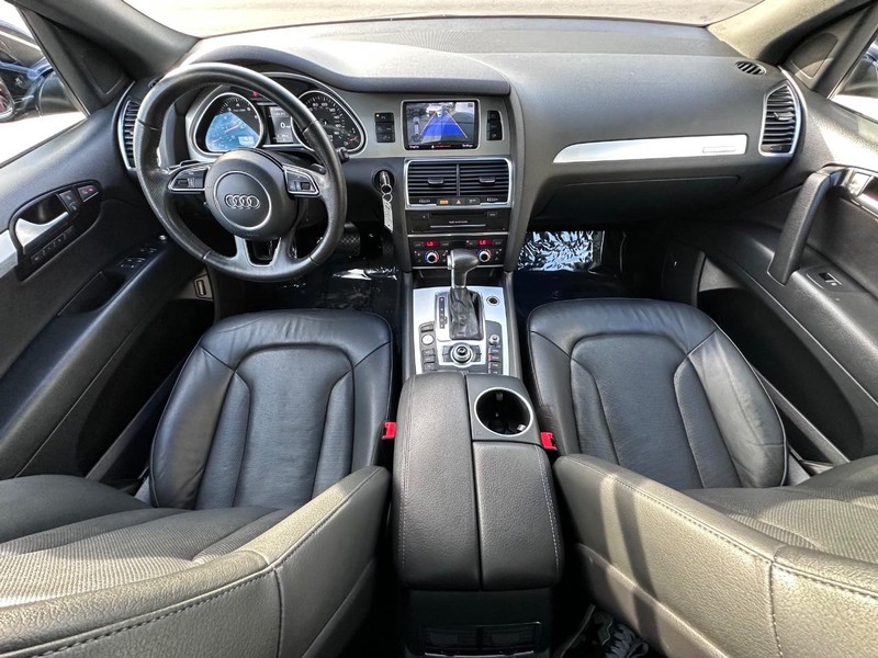 Audi Q7 Vehicle Full-screen Gallery Image 24