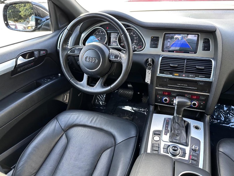 Audi Q7 Vehicle Full-screen Gallery Image 25