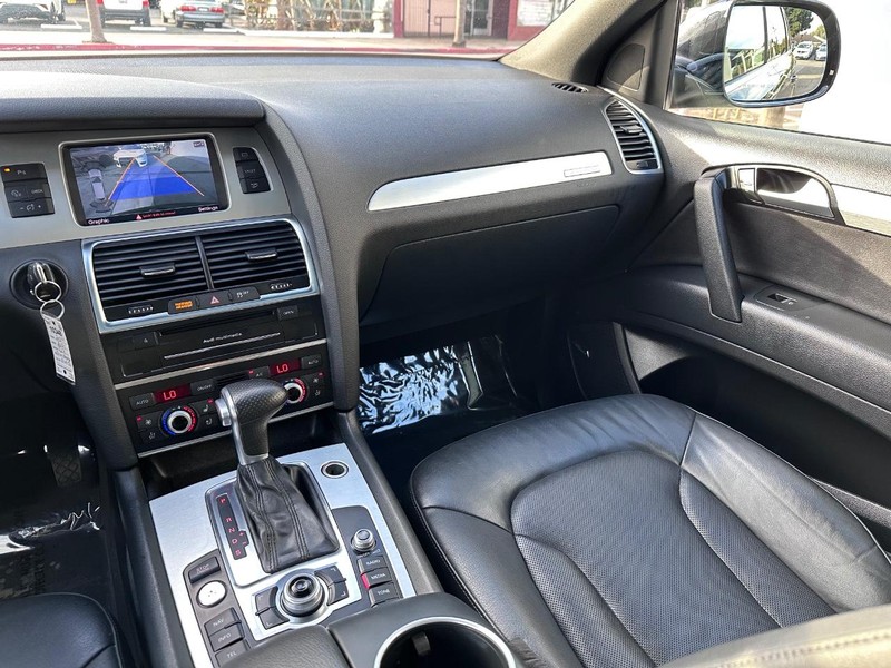 Audi Q7 Vehicle Full-screen Gallery Image 26