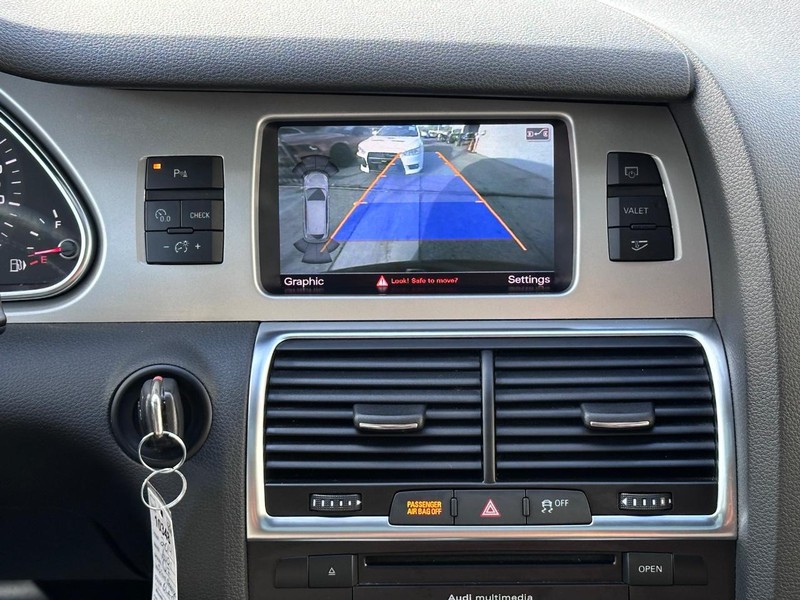 Audi Q7 Vehicle Full-screen Gallery Image 29