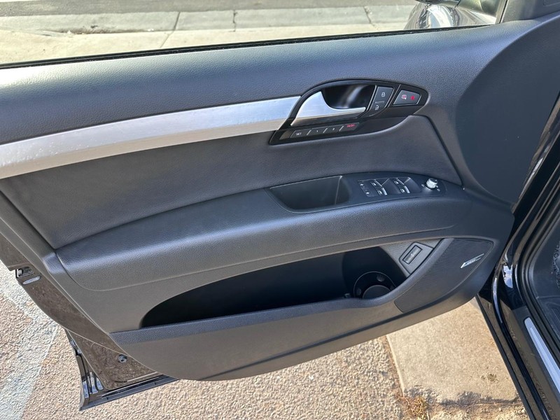 Audi Q7 Vehicle Full-screen Gallery Image 33