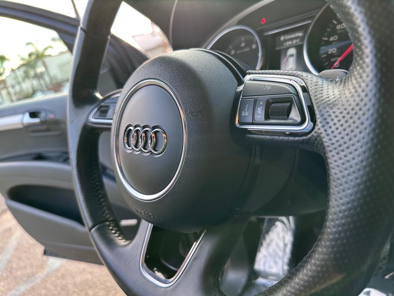 Audi Q7 Vehicle Full-screen Gallery Image 36