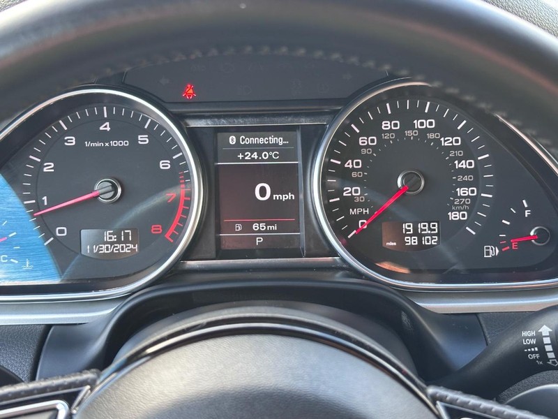 Audi Q7 Vehicle Full-screen Gallery Image 37