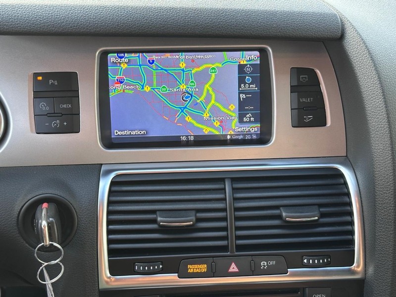 Audi Q7 Vehicle Full-screen Gallery Image 38