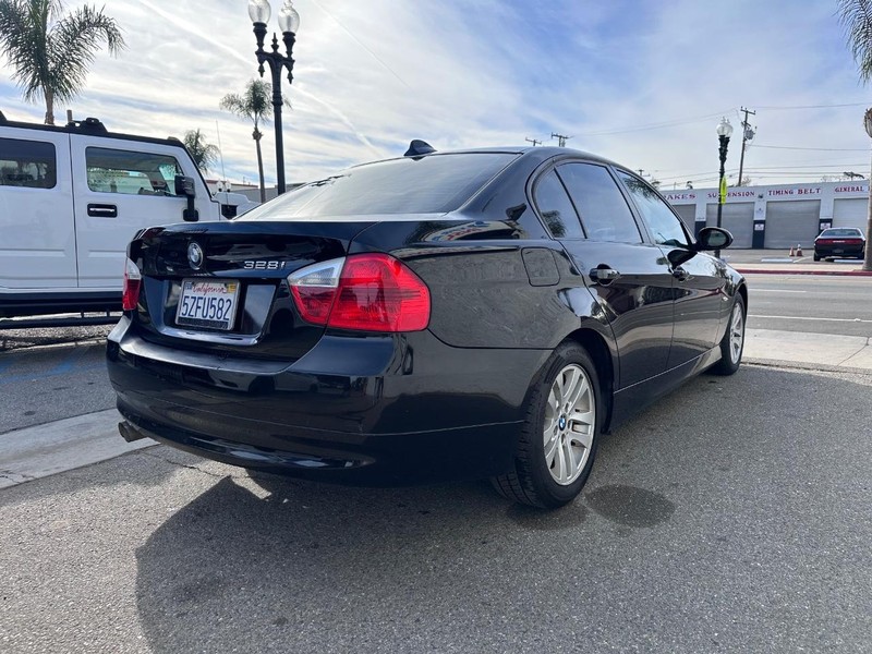 BMW 3 Series Vehicle Full-screen Gallery Image 5