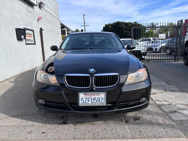 BMW 3 Series Vehicle Full-screen Gallery Image 7
