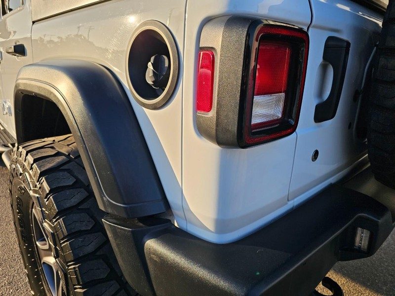Jeep Wrangler Unlimited Vehicle Full-screen Gallery Image 11
