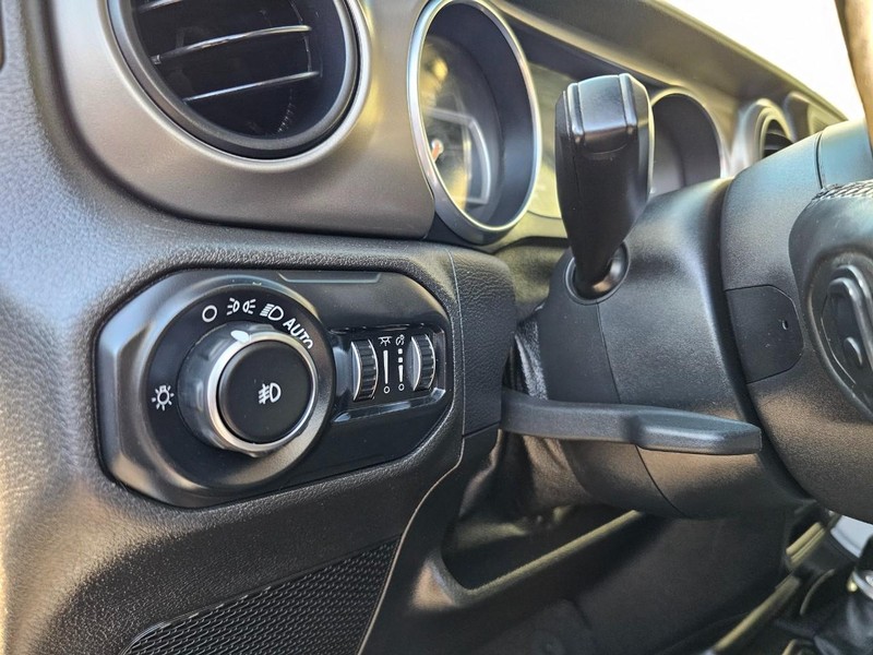 Jeep Wrangler Unlimited Vehicle Full-screen Gallery Image 17