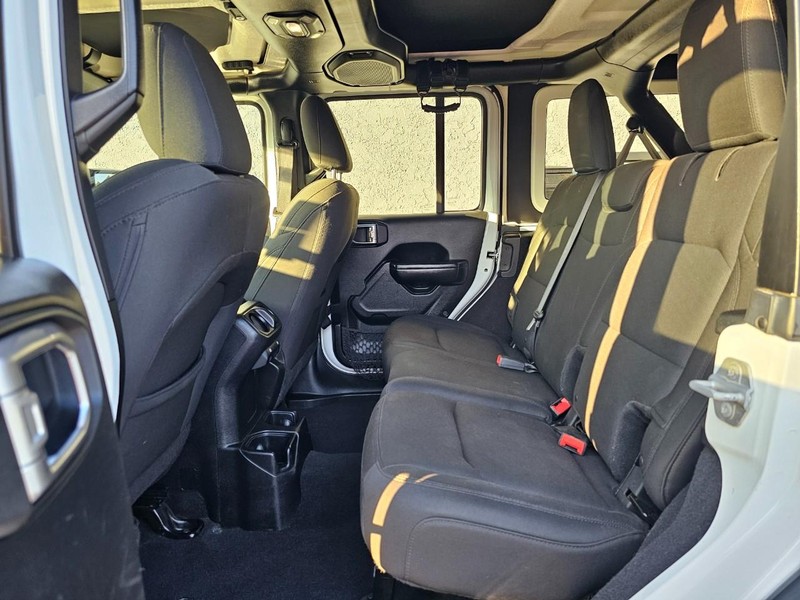 Jeep Wrangler Unlimited Vehicle Full-screen Gallery Image 19