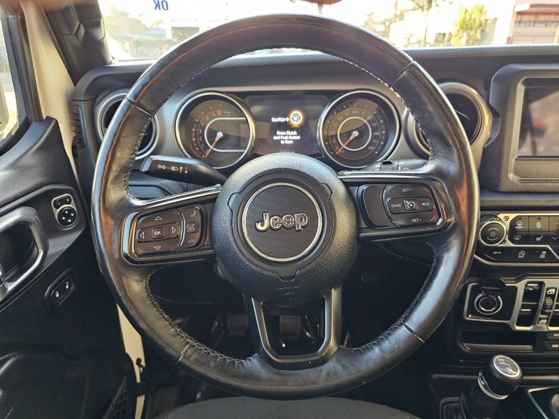 Jeep Wrangler Unlimited Vehicle Full-screen Gallery Image 21