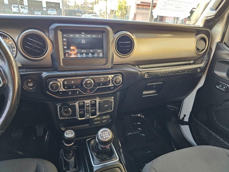 Jeep Wrangler Unlimited Vehicle Full-screen Gallery Image 24
