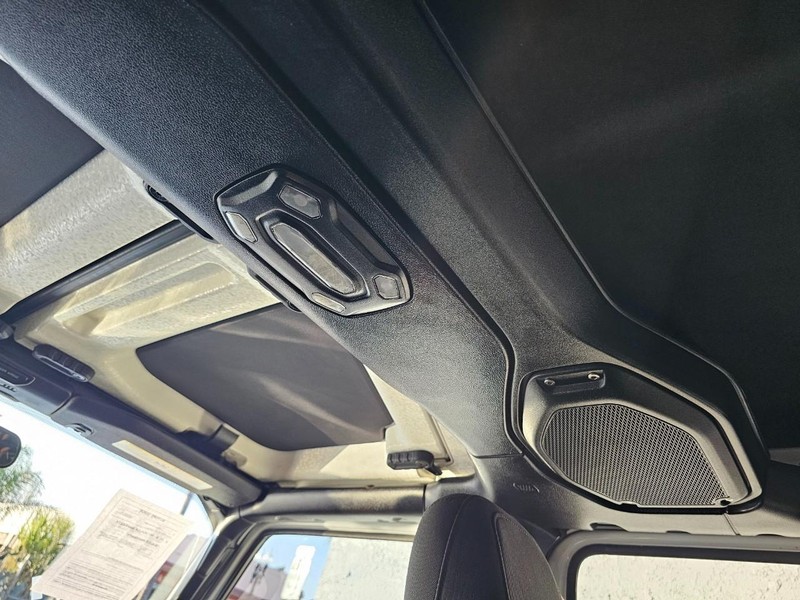 Jeep Wrangler Unlimited Vehicle Full-screen Gallery Image 26