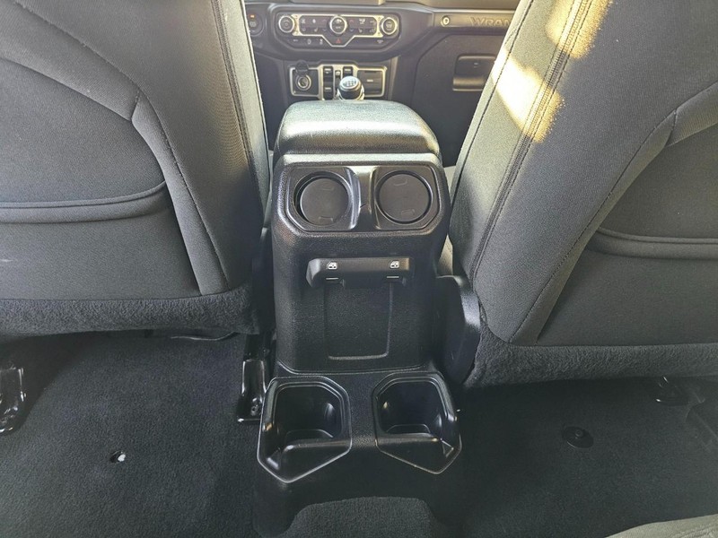 Jeep Wrangler Unlimited Vehicle Full-screen Gallery Image 27
