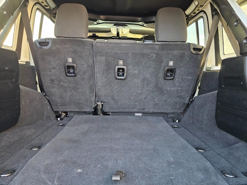 Jeep Wrangler Unlimited Vehicle Full-screen Gallery Image 30