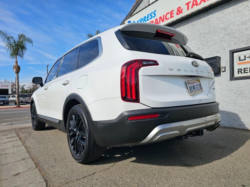 Kia Telluride Vehicle Full-screen Gallery Image 3