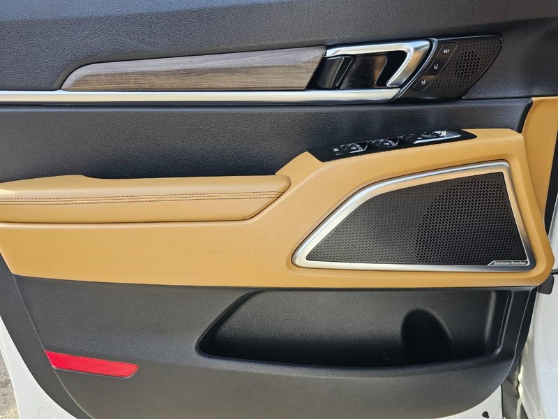 Kia Telluride Vehicle Full-screen Gallery Image 14