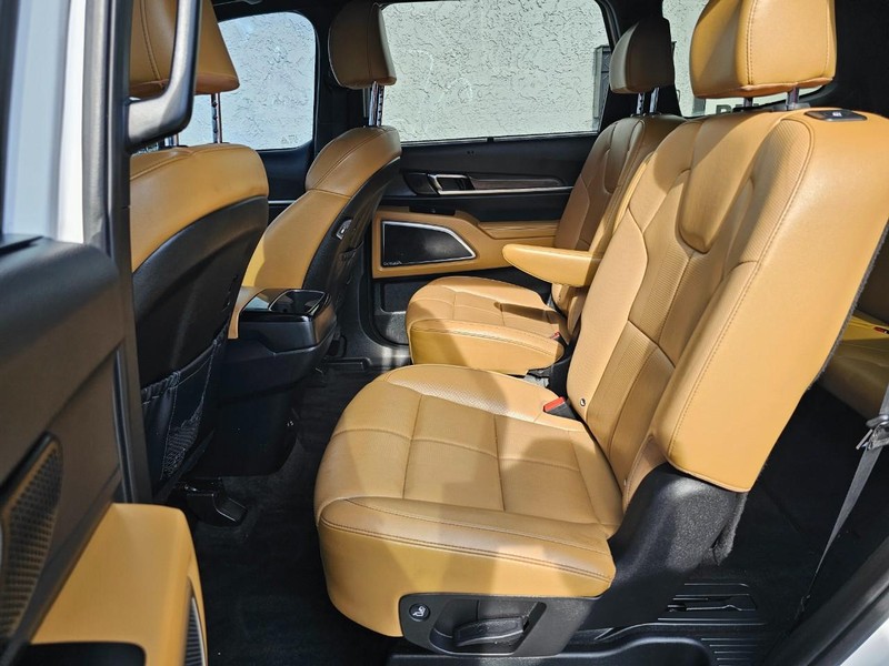 Kia Telluride Vehicle Full-screen Gallery Image 21