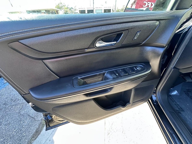 Chevrolet Traverse Vehicle Full-screen Gallery Image 25