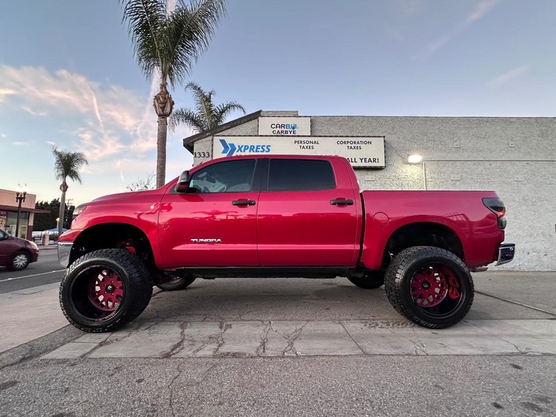 Toyota Tundra 2WD Truck Vehicle Full-screen Gallery Image 2