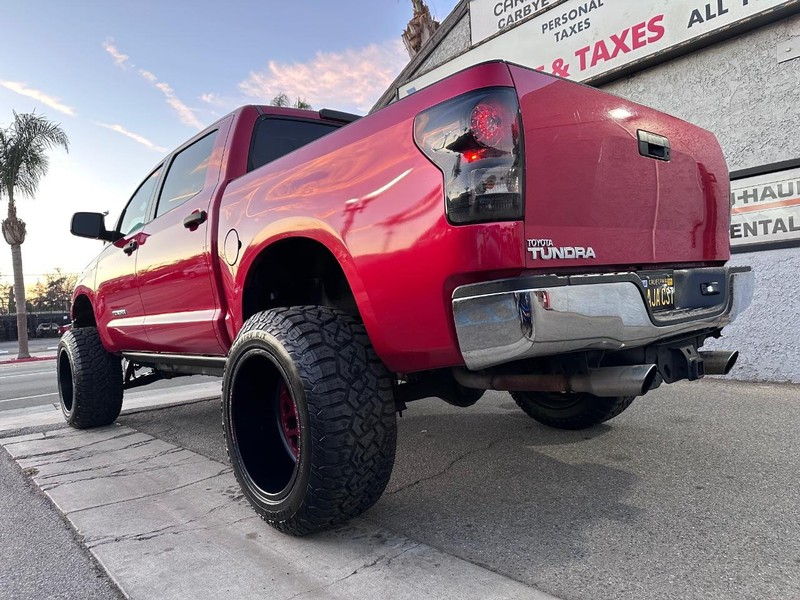 Toyota Tundra 2WD Truck Vehicle Full-screen Gallery Image 3