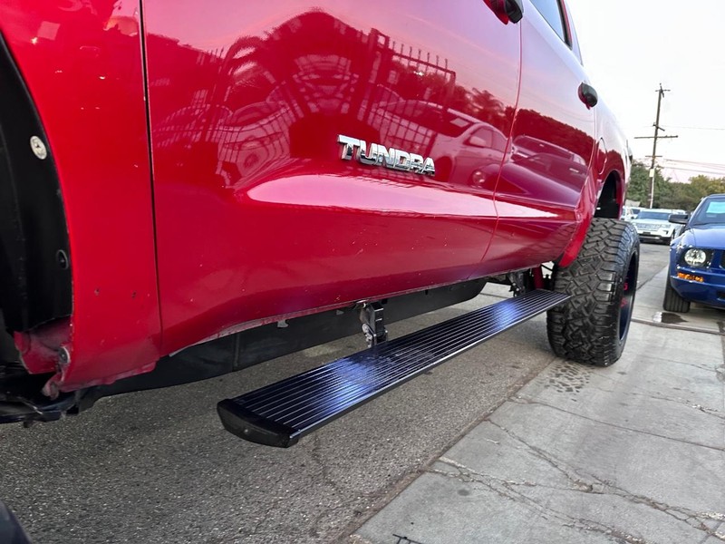 Toyota Tundra 2WD Truck Vehicle Full-screen Gallery Image 10