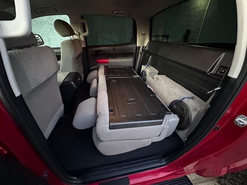 Toyota Tundra 2WD Truck Vehicle Full-screen Gallery Image 16