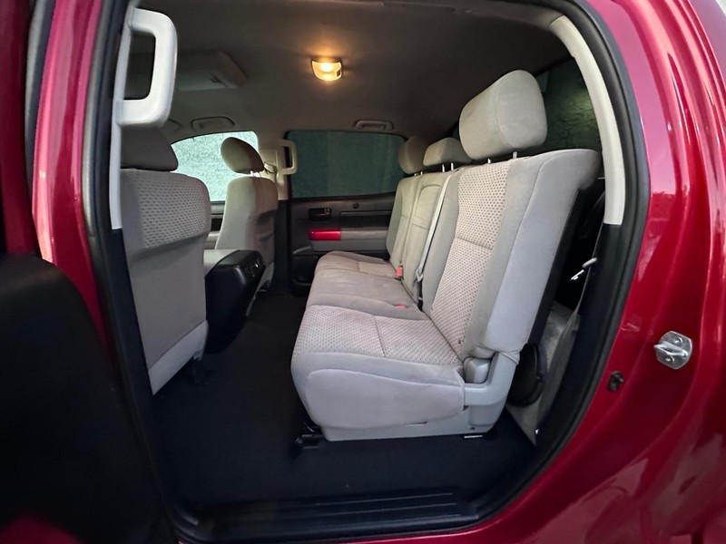 Toyota Tundra 2WD Truck Vehicle Full-screen Gallery Image 17