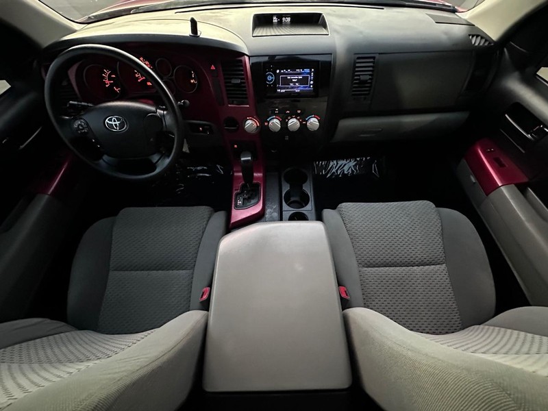 Toyota Tundra 2WD Truck Vehicle Full-screen Gallery Image 18