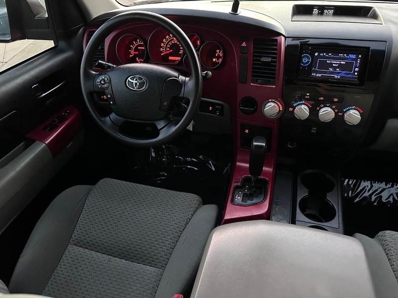 Toyota Tundra 2WD Truck Vehicle Full-screen Gallery Image 19