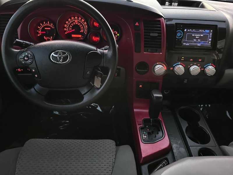 Toyota Tundra 2WD Truck Vehicle Full-screen Gallery Image 21