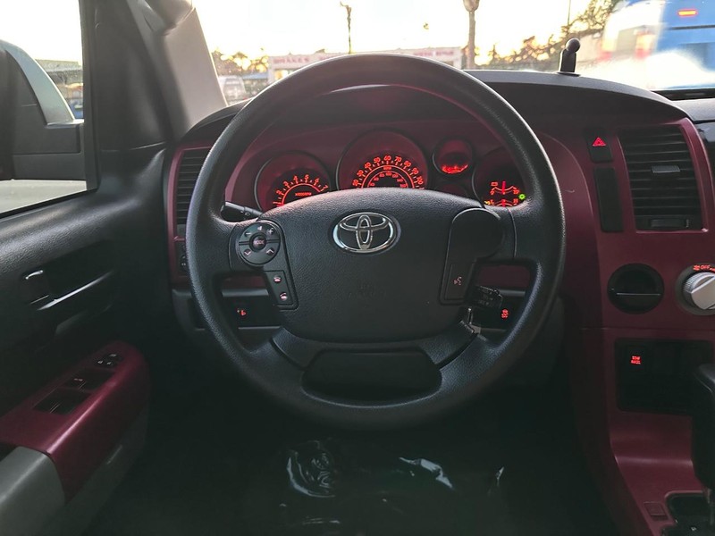 Toyota Tundra 2WD Truck Vehicle Full-screen Gallery Image 22