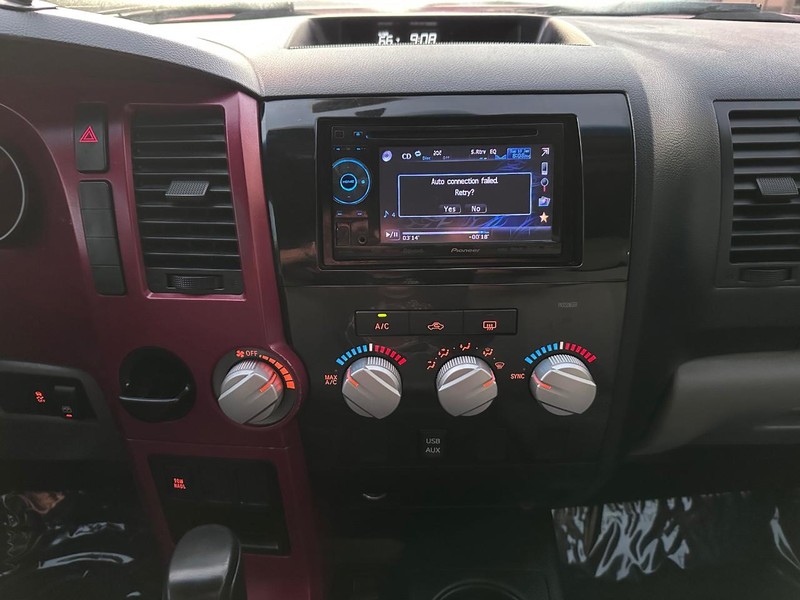 Toyota Tundra 2WD Truck Vehicle Full-screen Gallery Image 23