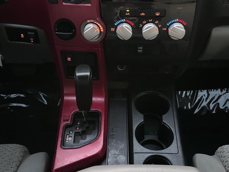 Toyota Tundra 2WD Truck Vehicle Full-screen Gallery Image 24