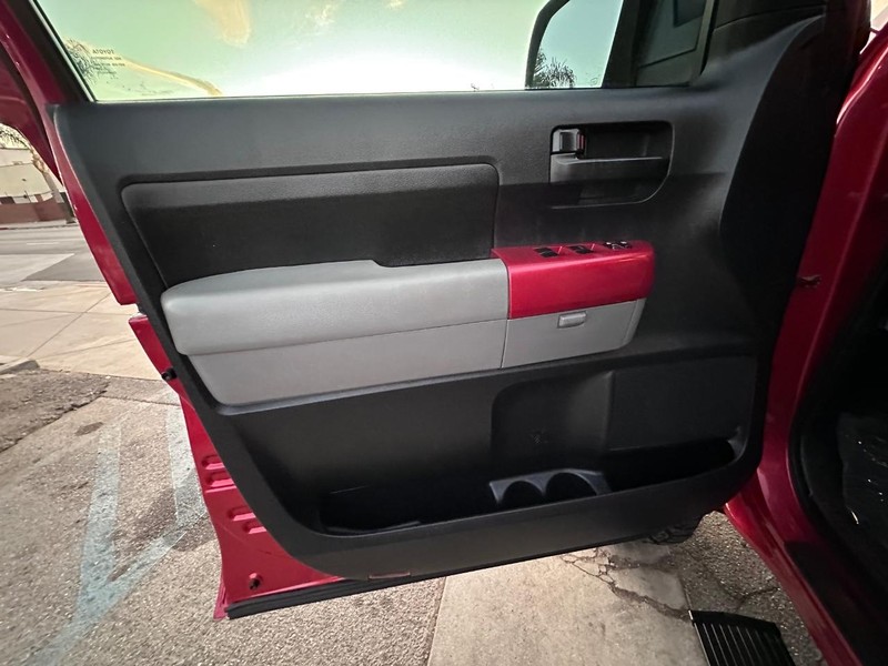 Toyota Tundra 2WD Truck Vehicle Full-screen Gallery Image 25