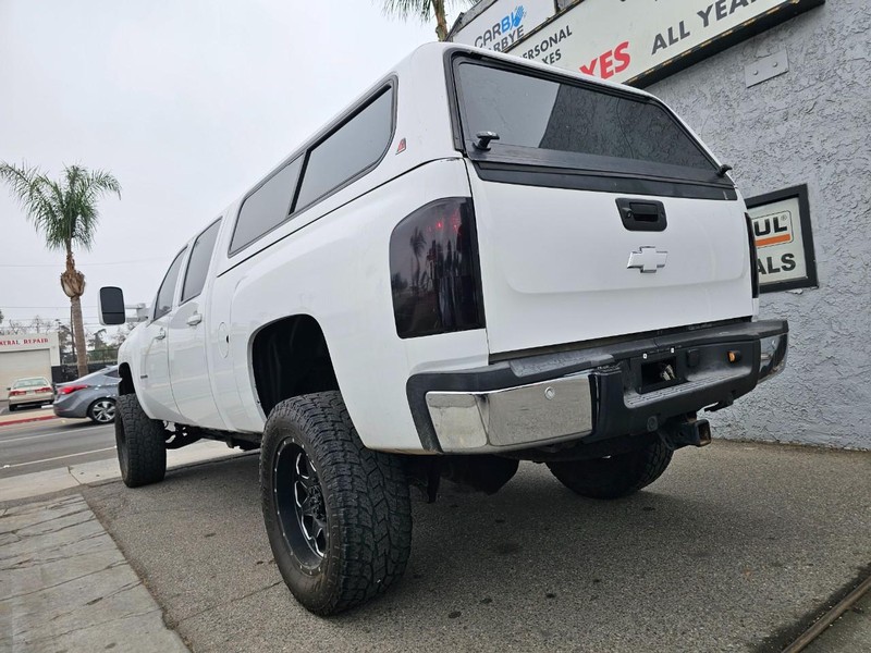 Chevrolet Silverado 2500HD Vehicle Full-screen Gallery Image 3