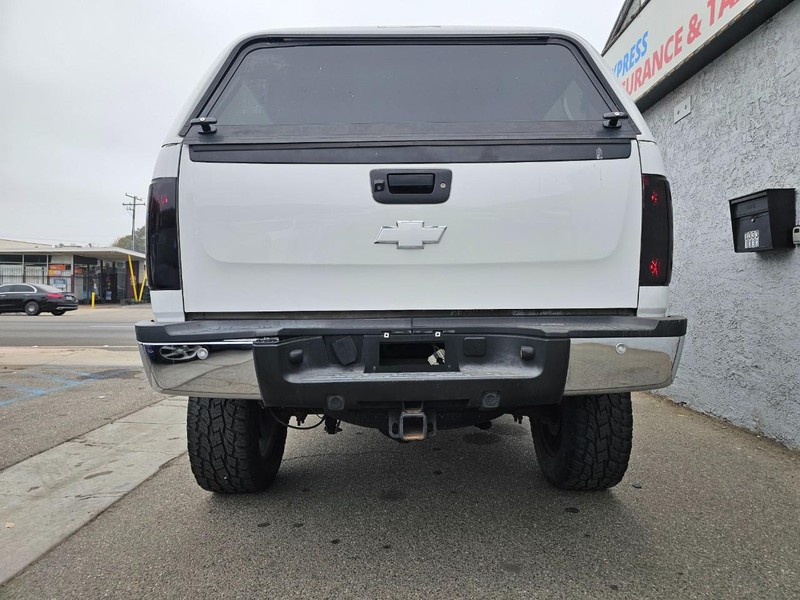 Chevrolet Silverado 2500HD Vehicle Full-screen Gallery Image 4
