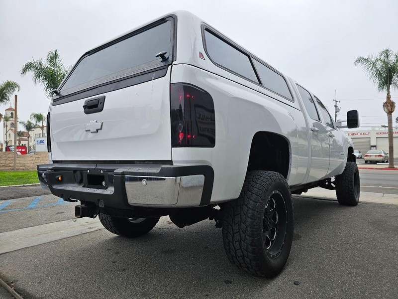 Chevrolet Silverado 2500HD Vehicle Full-screen Gallery Image 5