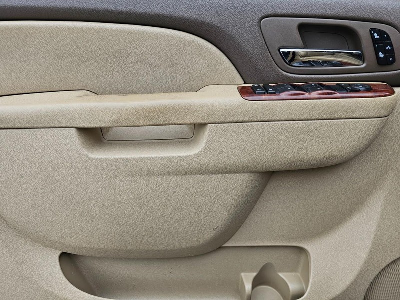 Chevrolet Silverado 2500HD Vehicle Full-screen Gallery Image 8